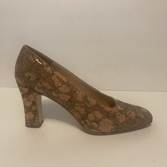 Valerie Stevens Shoes - Valerie Stevens cork and gold dress pumps